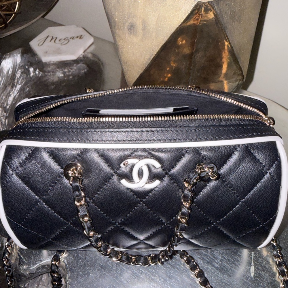 CHANEL Black Quilted Shoulder Bag with White Trim and Silver Hardware - Picture 3 of 7